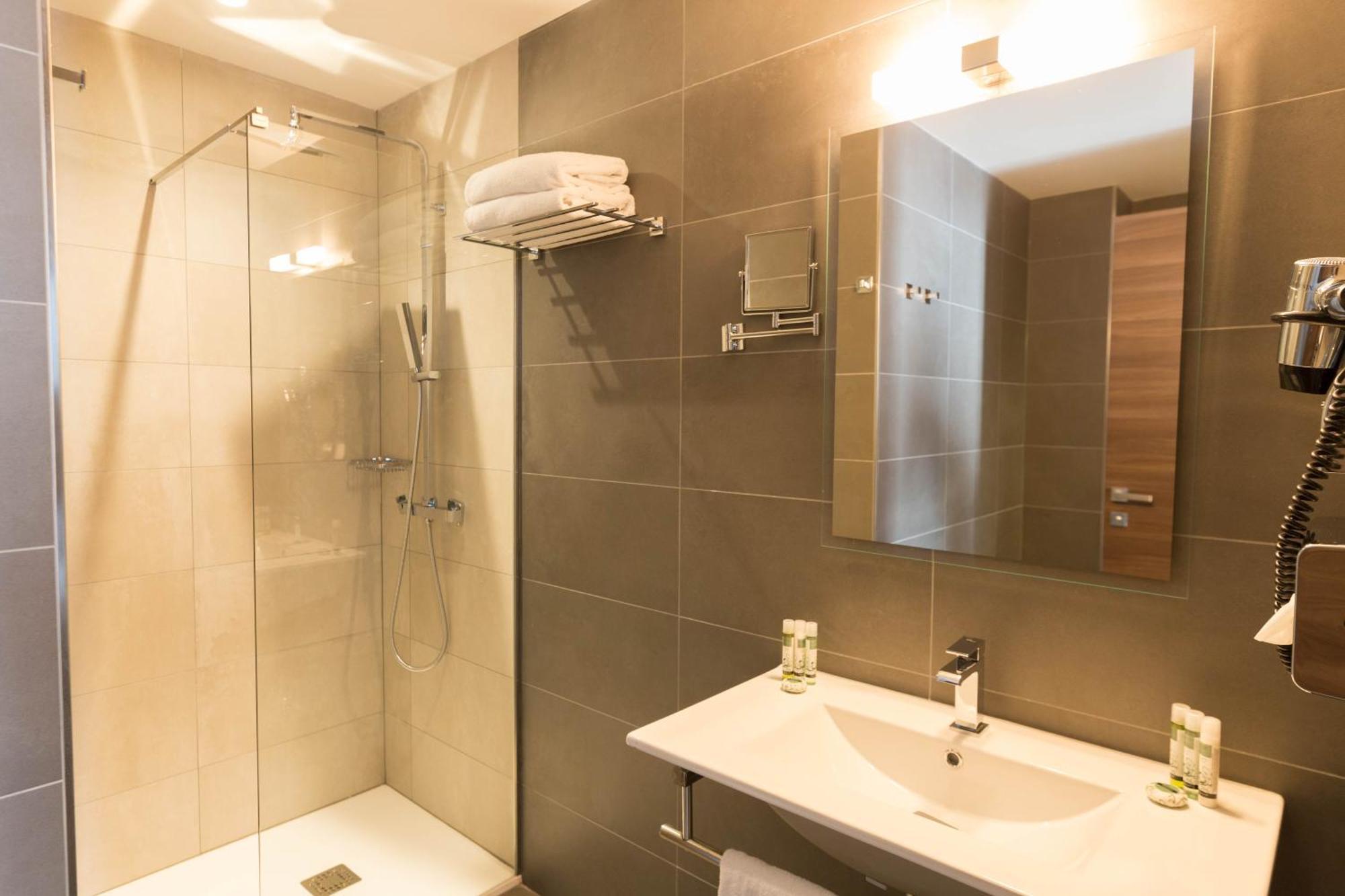 Azur Riviera Hotel 4*